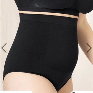 Empetua® High-Waisted Black Shaper Panty M/L